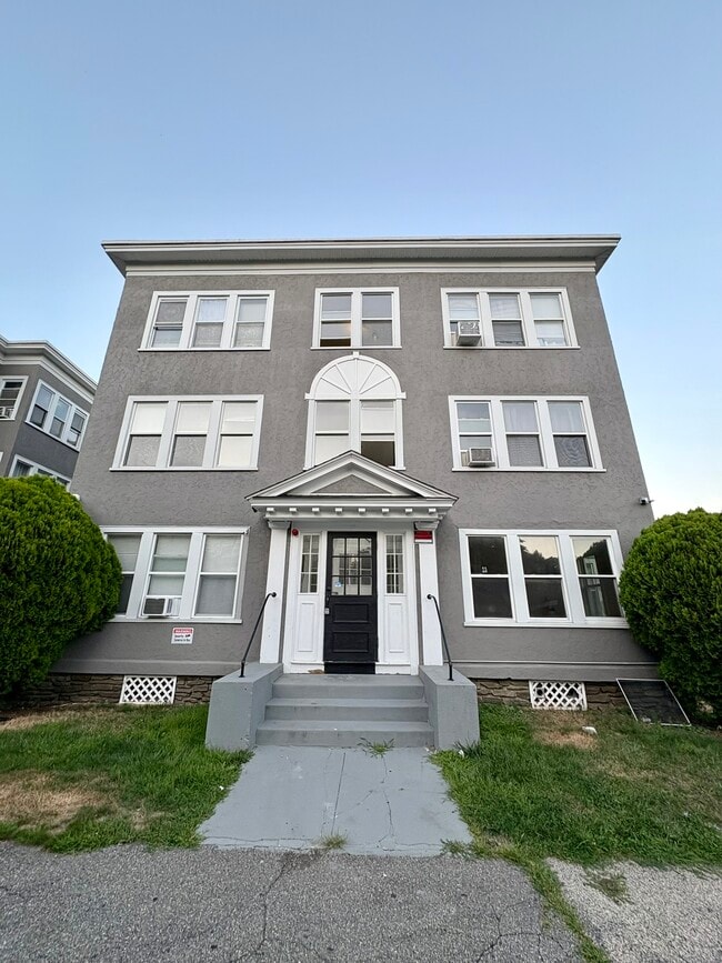 Building Photo - 20 Lakewood St Rental
