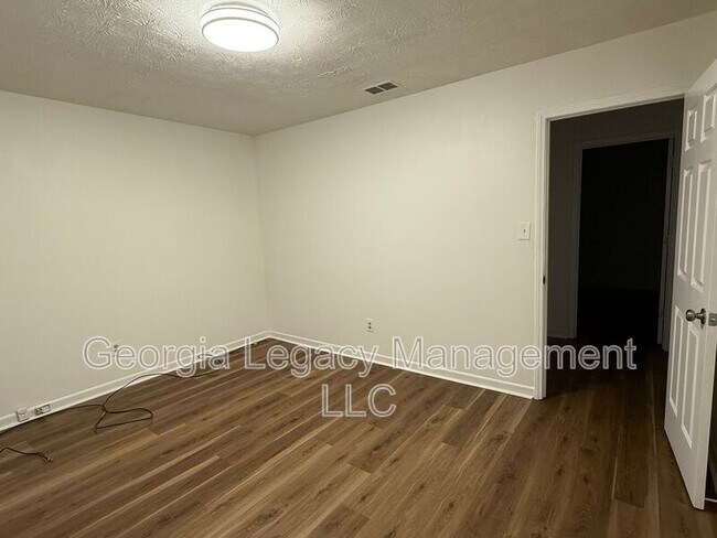 Photo - 365 Fowler Dr