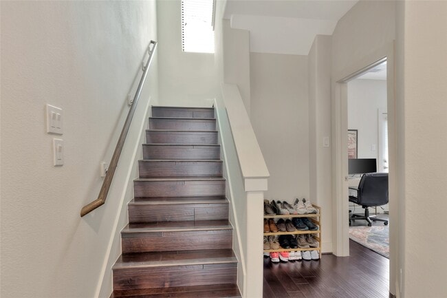 Building Photo - 3210 N MacGregor Way Rental