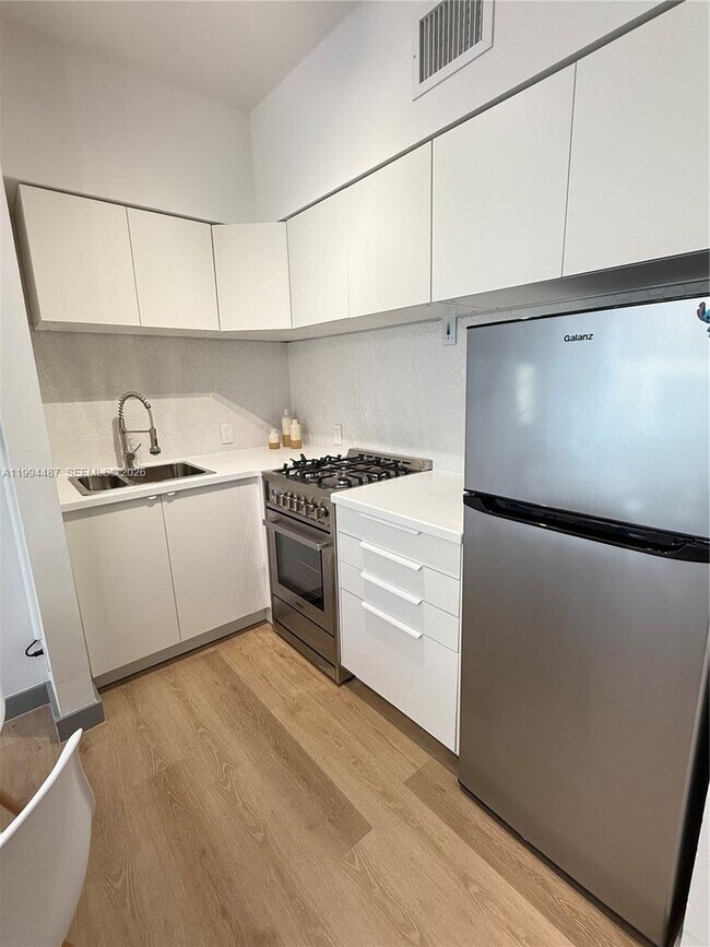 Photo - 1320 Drexel Ave Unit 302