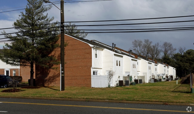 Hodges Ferry East Townhomes - Hodges Ferry East Townhomes