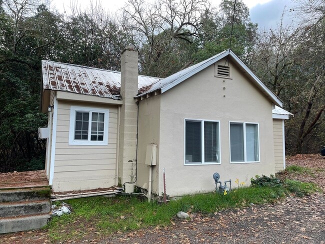 Photo - Cute Bungalow Style 1 Bedroom 1 Bath Home--Washer/dryer included!!