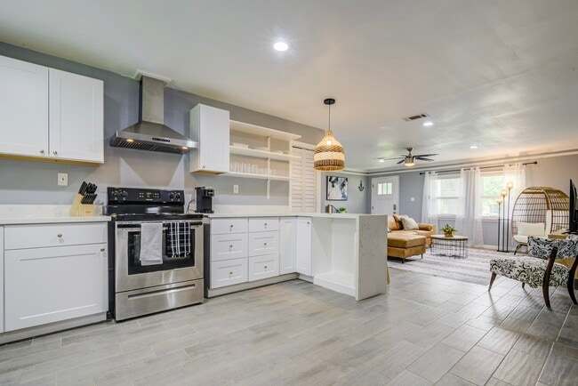 Photo - 541 Circle Dr