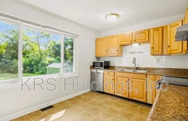 Photo - 804 Raymond Rd