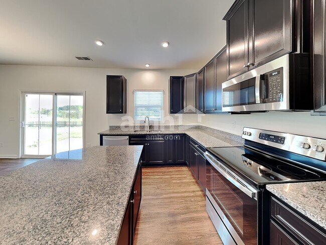 Photo - 548 Larragan Dr