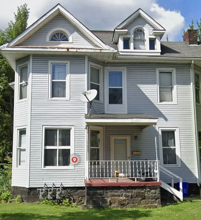 Building Photo - 1 Bdrm 1st Floor Unit