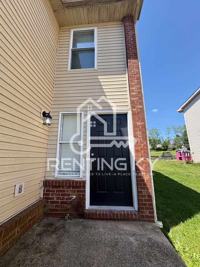 Building Photo - Updated 3-Bed, 1.5-Bath Townhome with a Garage!