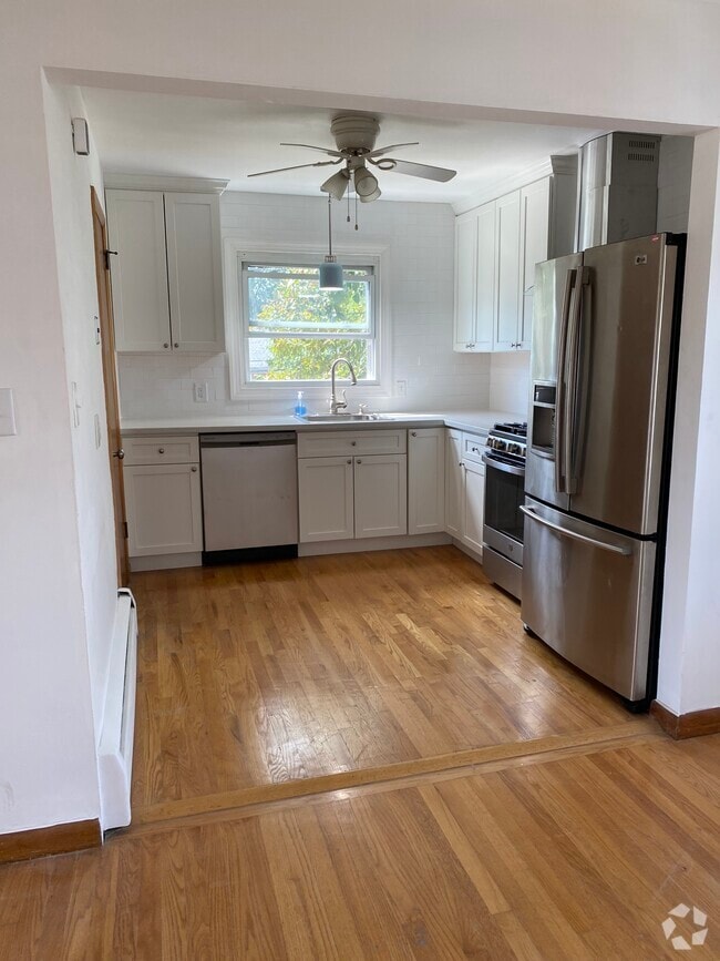 Building Photo - 92 Darwin Ave Unit 2 Rental