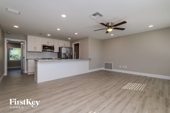 Photo - 9479 Purdy St