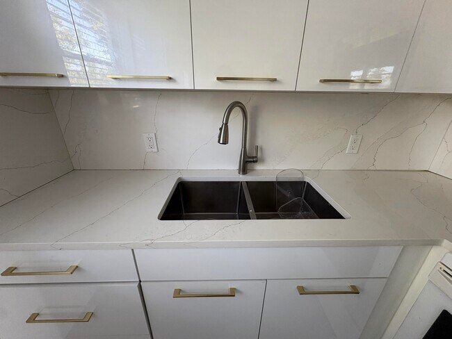 Photo - 244 Sheffield J