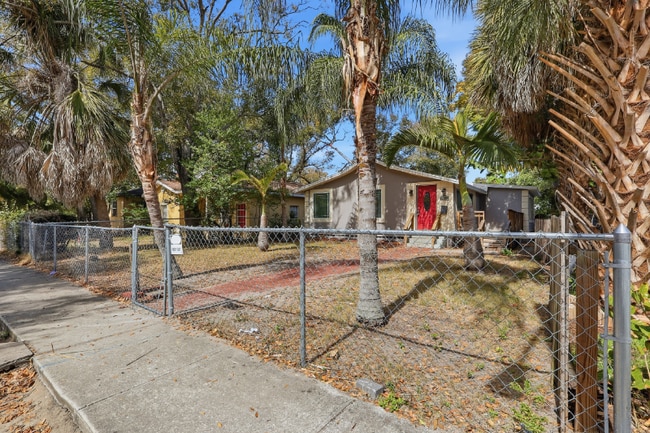 Photo - 1031 James Ave S