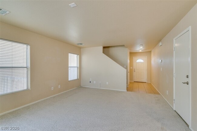 Photo - 186 Gilliflower Ave