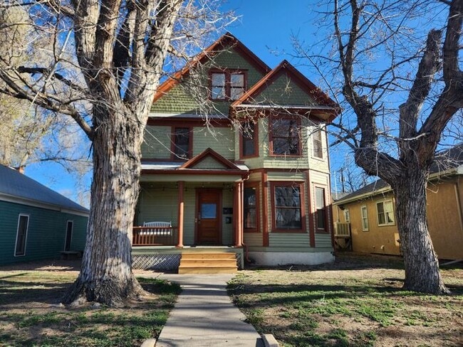 Building Photo - XL 1 bed 1 bath apartment downtown