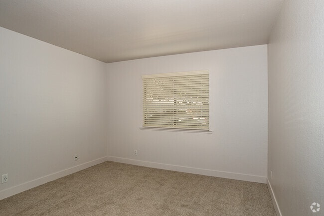 2BR, 2BA - 947SF