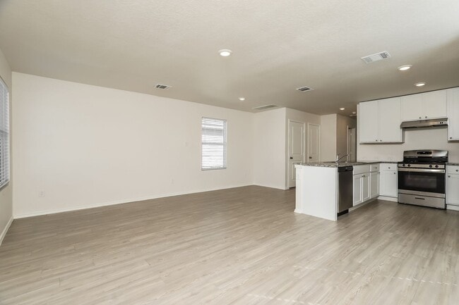 Photo - Adorable 3 bedroom 2 bathroom house!