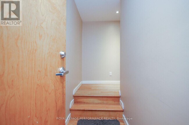 Photo - 736 Cooper St