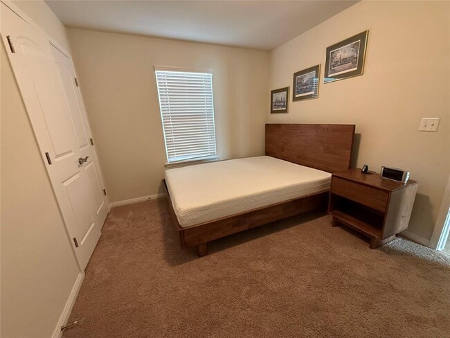 Photo - 233 Hobby St