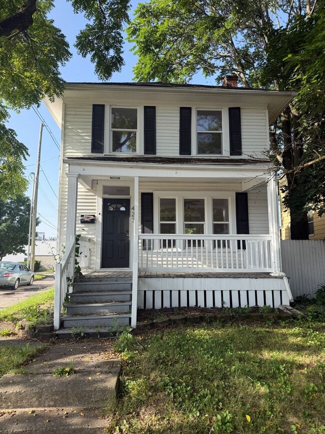Building Photo - 423 Sheldon Ave