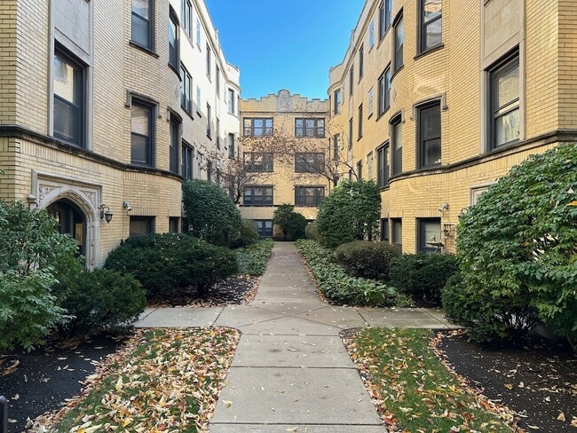 Building Photo - 4609 N Paulina St Unit A3 Rental