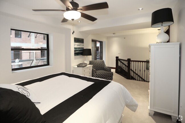 1BR, 1.5BA - 800 SF