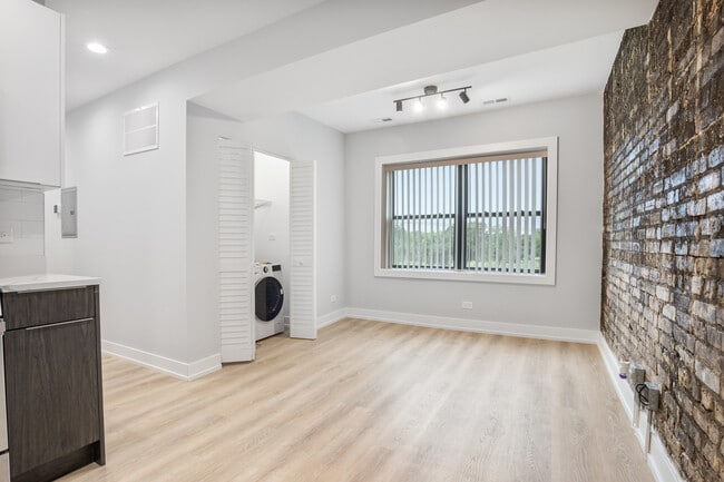 Photo - 1558.5 W Juneway Terrace Unit 2S