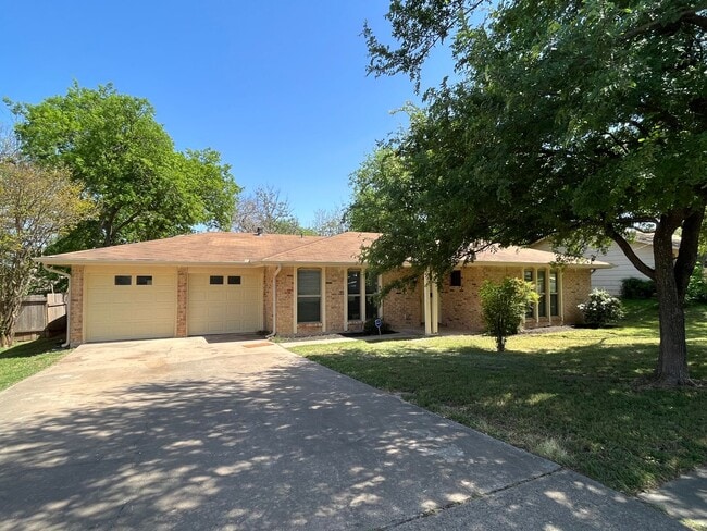 Building Photo - Great 3/2, Perfect Location Rental