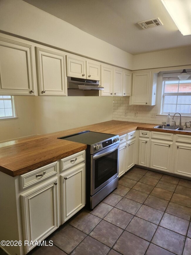 213 Sarah Dee Pkwy