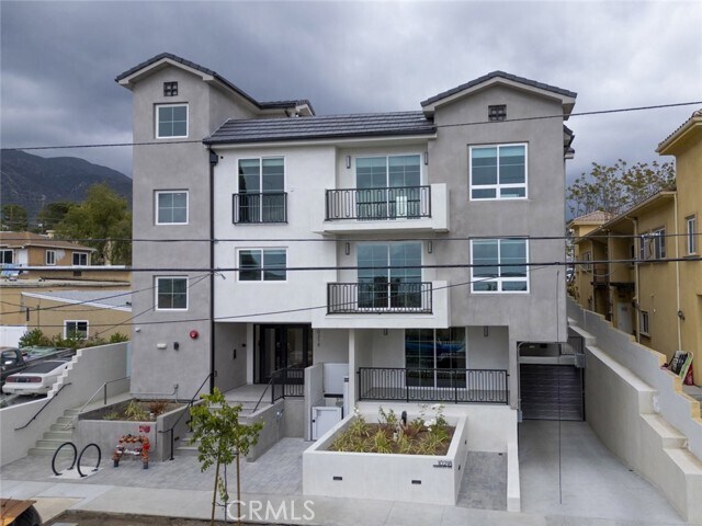 10218 Fernglen Ave Unit 101