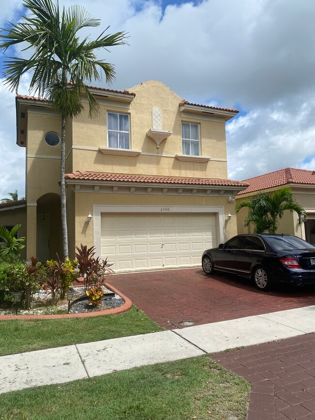 Building Photo - Homestead, FL 33033 3 Beds, 2.5 Bathrooms