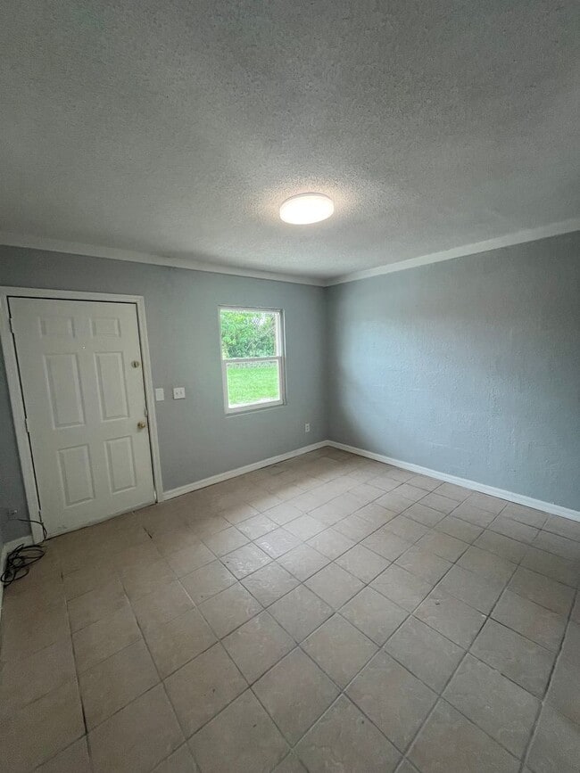 Photo - 2371 Edwin St NE