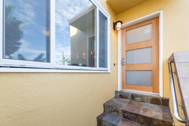 Photo - 724 De Haro St