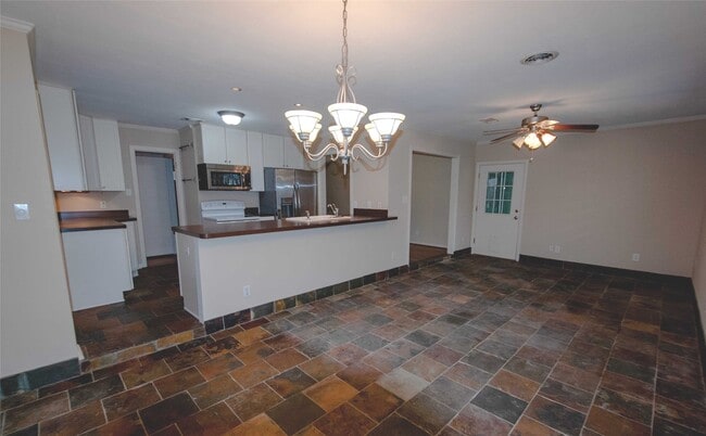 Photo - 1430 Cheshire Ln