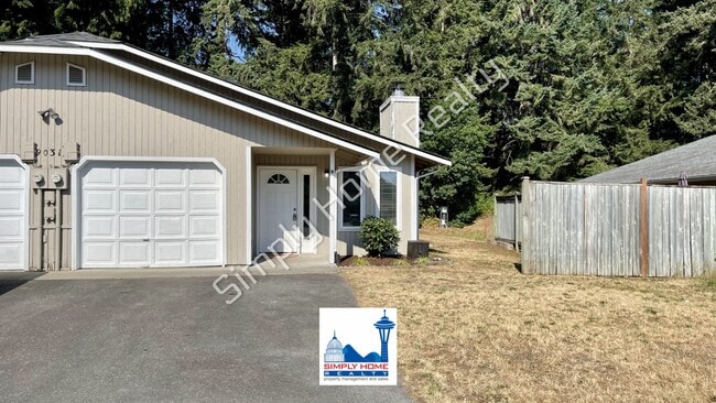 Building Photo - MOVE-IN READY LUXURY RENTAL - Beautifully Renovated 3 Bedroom, 2 Bathroom Duplex in Quiet Cul-de-...