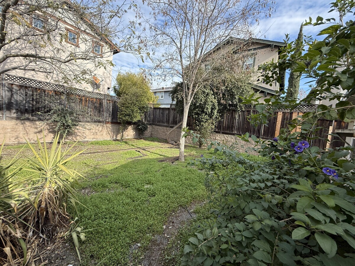 Photo - 2875 Euclid Ave Unidad B