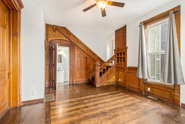 Photo - 603 Wealthy St SE