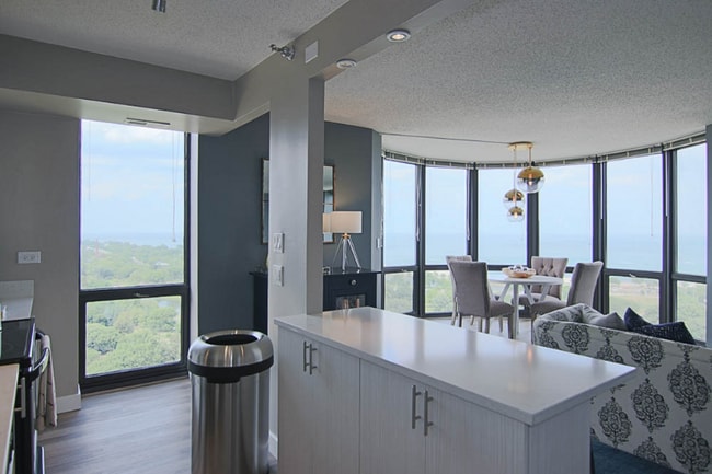 Photo - 1700 N Clark St