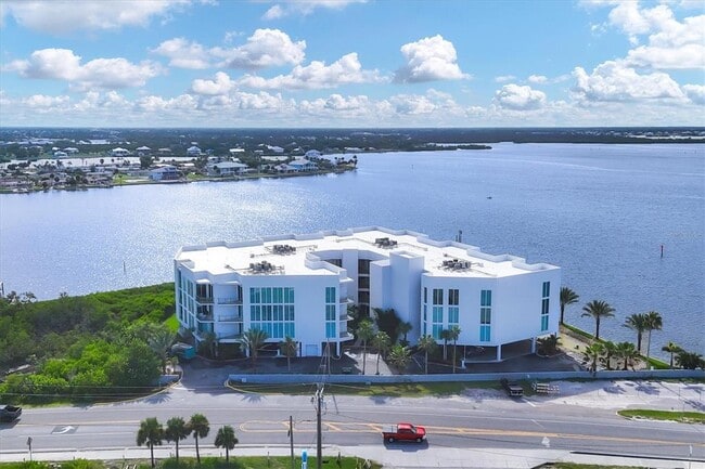 Building Photo - 1375 Beach Rd Unit 311 Rental