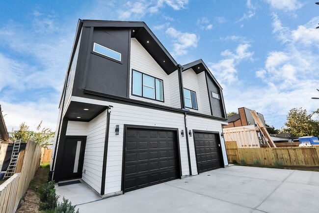 Photo - 8533 Amadwe St