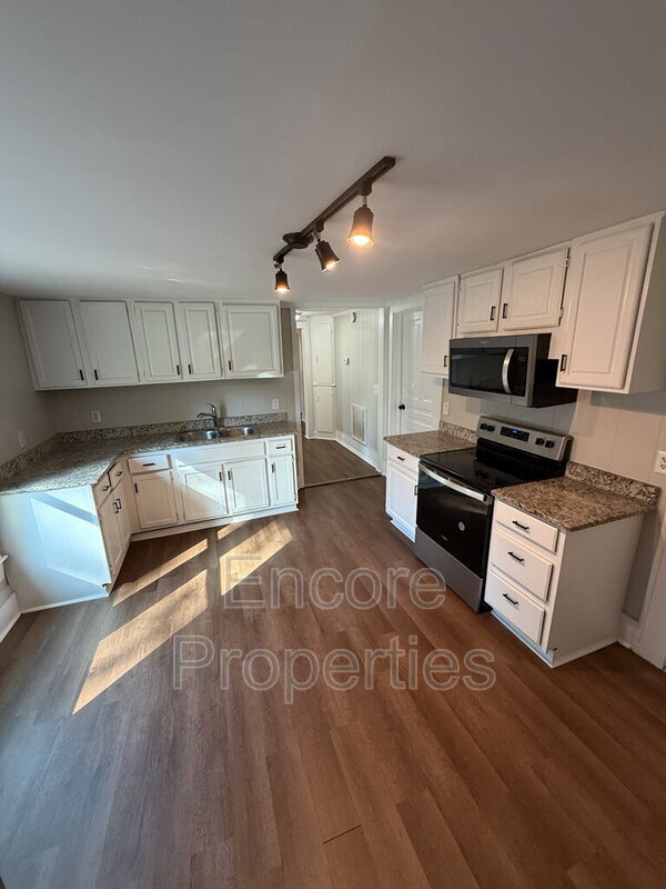 Photo - 2003 Burnett Ave