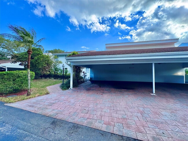 Photo - 6237 Old Court Rd Unidad 204