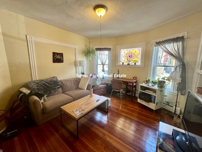 Building Photo - 2 Gilson Ter Unit 1