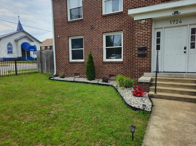 Photo - 1724 W 19th St Unit 3