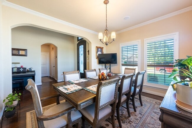810 Miramar Dr