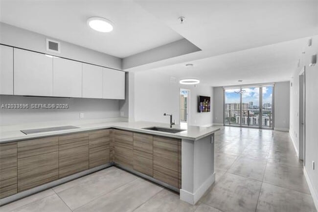 Photo - 300 Sunny Isles Blvd Unidad 300 Sunny Isles Blvd # 4-1805