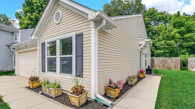 Photo - 4447 Connaught Dr E