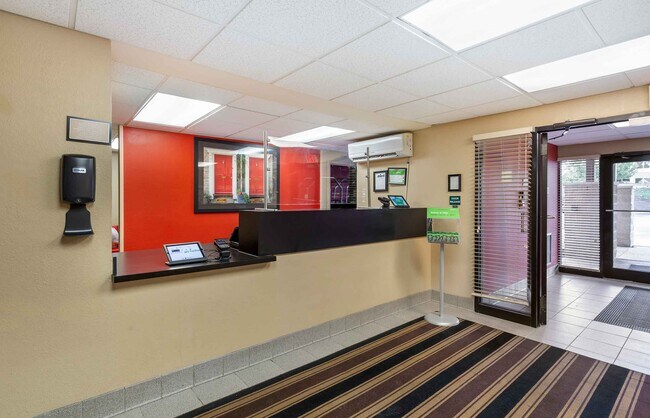 Furnished Studio-Akron - Copley - East