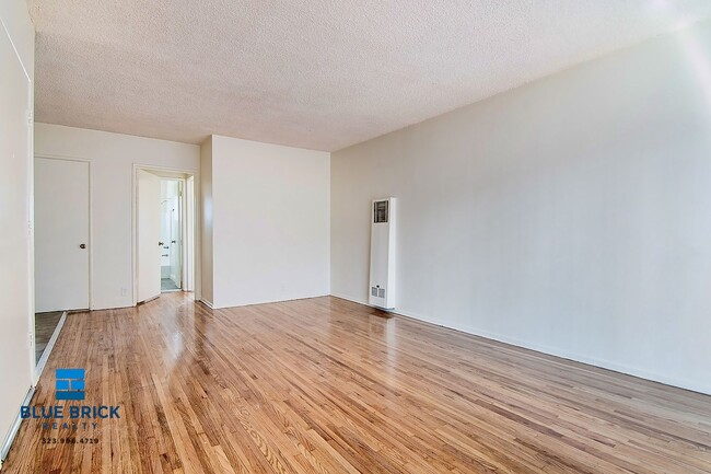 Building Photo - 212 Normandie Ave Unit 1