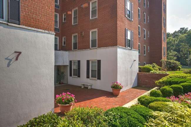 Building Photo - 7 4th St Unit APT 5F
