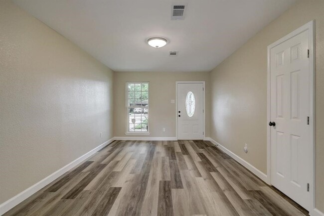 Photo - 2606 Hillshire Dr