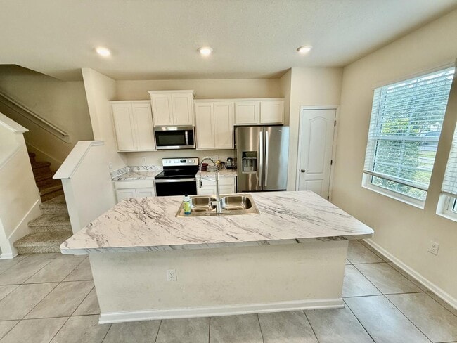 Photo - Beautiful 3/2.5 Townhome available for rent in Oakleaf
